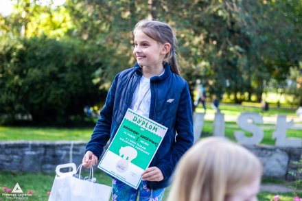 Ceremonia wręczenia nagród na podium przez Burmistrza Miasta Wisła